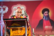 Его Святейшество Далай-лама выступает с речью на праздновании 100-летия автокефалии Маланкарской Православной Сирийской Церкви Индии. Кочи, штат Керала, Индия. 25 ноября 2012 г. Фото: Тензин Чойджор (офис ЕСДЛ)