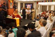 Его Святейшество Далай-лама на встрече с членами общества друзей Тибета в Кочи, штат Керала, Индия. 25 ноября 2012 г. Фото: Джереми Рассел (офис ЕСДЛ)