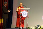 Его Святейшество Далай-лама выступает в Христианском университете в Бангалоре. Штат Карнатака, Индия. 26 ноября 2012 г. Фото: Джереми Рассел (Офис ЕСДЛ)