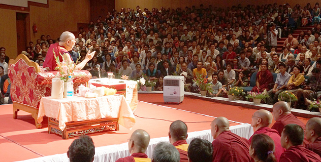 Далай-лама официально открыл конференцию по вопросам йоги в образовании в Университете Тумкур