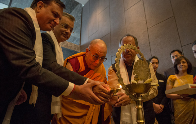Второй день учений Его Святейшества Далай-ламы для буддистов из России
