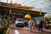 Его Святейшество Далай-лама покидает монастырь Ганден Шарцзе в Мандгоде. Штат Карнатака, Индия. 29 ноября 2012 г. Фото: Manuel Bauer