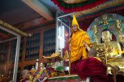 Его Святейшество Далай-лама в большом молитвенном зале монастыря Дрепунг в Мандгоде. Штат Карнатака, Индия. 29 ноября 2012 г. Фото: Тензин Чойджор (Офис ЕСДЛ)
