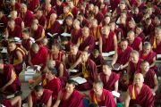 На учения Его Святейшества Далай-ламы в монастыре Ганден собрались более 17 тысяч монахов и монахинь из разных монастырей. Мандгод, штат Карнатака, Индия. 1 декабря 2012 г. Фото: Manuel Bauer