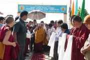 Его Святейшество Далай-лама прибыл в Центральную школу для тибетцев. Мандгод, Индия. 12 декабря 2012 г. Фото: Тензин Чойджор (Офис ЕСДЛ)