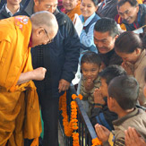 Заключительный день учений Его Святейшества Далай-ламы в Сарнатхе