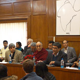 Далай-лама принял участие в диалоге по вопросам науки, этики и образования в Делийском университете