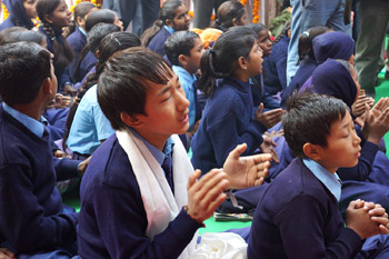 Его Святейшество Далай-лама посетил школу «Проект Алиса» и открыл конференцию «Буддизм и общество» в Сарнатхе