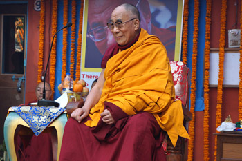 Его Святейшество Далай-лама посетил школу «Проект Алиса» и открыл конференцию «Буддизм и общество» в Сарнатхе