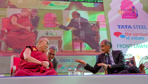 Далай-лама посетил литературный фестиваль в Джайпуре