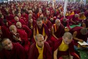 На учения Его Святейшества Далай-ламы в Сарнатхе, Индия, собрались более 2000 монахов и монахинь. 9 января 2013 г. Фото: Тензин Чойджор (Офис ЕСДЛ)