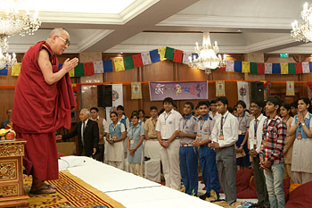 В Дели Далай-лама встретился с молодежью