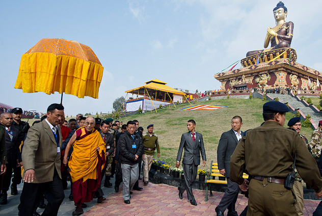 Далай-лама освятил статую Будды в индийском штате Сикким