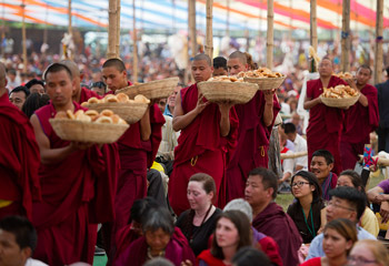 Второй день учений Далай-ламы в Салугаре