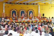 Его Святейшество Далай-лама выступает с речью на празднике в честь дня основания ашрама Шри Убасина Каршни. 12 марта 2013 г. Матхура, штат Уттар-Прадеш, Индия. Фото: Тензин Такла (офис ЕСДЛ).