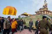Его Святейшество Далай-лама направляется к комплексу статуи Будды, где будет проводиться церемония освящения. Равангла, штат Сикким, Индия. 25 марта 2013 г. Фото: Тензин Чойджор (офис ЕСДЛ).