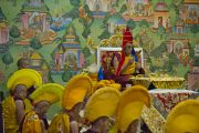 Его Святейшество Далай-лама проводит церемонию освящения статуи Будды Татхагата Цал, в молитвенном зале комплекса статуи. Равангла, штат Сикким, Индия. 25 марта 2013 г. Фото: Тензин Чойджор (офис ЕСДЛ).