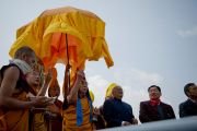 Его Святейшество Далай-лама завершает церемонию освящения статуи Будды Татхагата Цал. Равангла, штат Сикким, Индия. 25 марта 2013 г. Фото: Тензин Чойджор (офис ЕСДЛ).