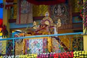 Его Святейшество Далай-лама обращается к слушателям на третий день учений в Салугаре. Западная Бенгалия, Индия. 29 марта 2013 г. Фото: Тензин Чойджор (офис ЕСДЛ).