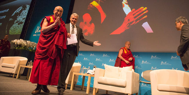 Далай-лама принял участие в конференции «Как жить и умереть в мире» в университете Лозанны