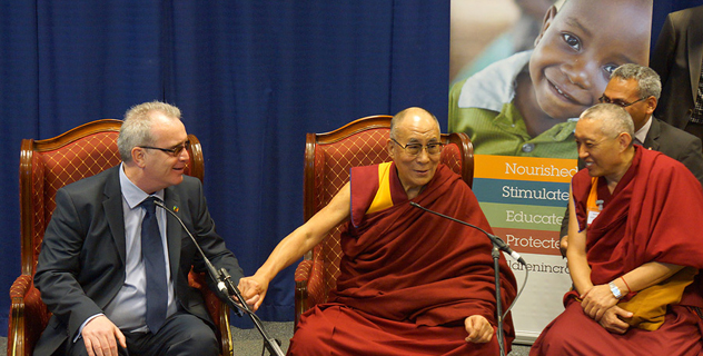 В Дерри Далай-лама говорил о мире, воспитании сердца и сострадании