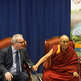В Дерри Далай-лама говорил о мире, воспитании сердца и сострадании