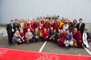 Его Святейшество Далай-лама фотографируется с участниками Второй европейской конференции по буддизму в центре "Фрайберг Форум". Фрайберг, Швейцария. 12 апреля 2013 г. Фото: Manuel Bauer