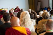 Его Святейшество Далай-лама обращается к участникам Второй европейской конференции по буддизму в центре "Фрайберг Форум". Фрайберг, Швейцария. 12 апреля 2013 г. Фото: Manuel Bauer