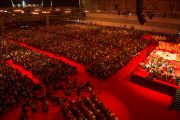 Около восьми тысяч человек собрались на учения Его Святейшества Далай-ламы  по тексту Атиши "Светоч на пути к просветлению". Фрайбург, Швейцария. 13 апреля 2013 г. Фото: Manuel Bauer