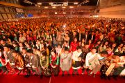 Более восьми тысяч тибетцев, живущих в Швейцарии, собрались на встречу с Его Святейшеством Далай-ламой. Фрайбург, Швейцария. 14 апреля 2013 г. Фото: Manuel Bauer