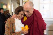 Его Святейшество Далай-лама и посол Индии в Швейцарии Читра Нараянан. Берн, Швейцария. 16 апреля 2013 г. Фото: Manuel Bauer