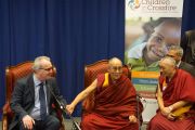 Его Святейшество Далай-лама говорит о воспитании сердца в школе Св. Иосифа. Дерри, Северная Ирландия. 18 апреля 2013 г. Фото: Джереми Рассел (офис ЕСДЛ)