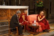 Его Святейшество Далай-лама выступает в колледже Святого Иоанна. Кембридж, Великобритания. 19 апреля 2013 г. Фото: Джереми Рассел (офис ЕСДЛ)