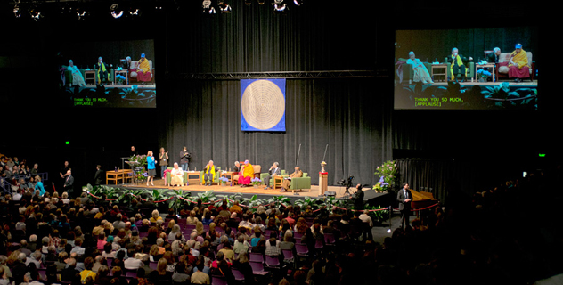 В Портленде Его Святейшество Далай-лама принял участие в межрелигиозной встрече, посвященной вопросам окружающей среды и внутреннего мира человека