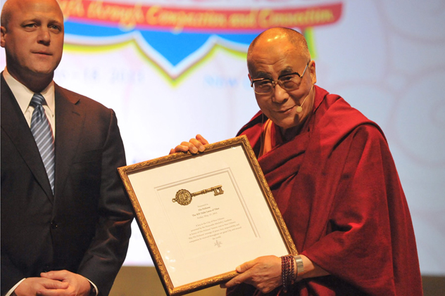 В Новом Орлеане Его Святейшество Далай-лама принял участие в конференции «Обретение силы через сострадание»