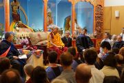 Его Святейшество Далай-лама выступает в колледже Майтрипы. Портленд, штат Орегон, США. 10 мая 2013 г. Фото: Джереми Рассел (офис ЕСДЛ)