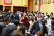 Его Святейшество Далай-лама прибыл на встречу с тибетскими студентами. Мэдисон, штат Висконсин, США. 16 мая 2013 г. Фото: Шераб Лхацанг