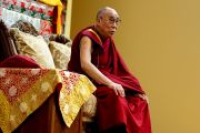 Его Святейшество Далай-лама на встрече с тибетскими студентами. Мэдисон, штат Висконсин, США. 16 мая 2013 г. Фото: Тензин Валег