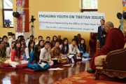 Его Святейшество Далай-лама на встрече с тибетскими студентами. Мэдисон, штат Висконсин, США. 16 мая 2013 г. Фото: Джереми Рассел (офис ЕСДЛ)