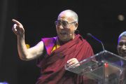 Его Святейшество Далай-лама во время своего выступления "Притяжение сострадания" в Yum Center. Луисвилль, штат Кентукки, США. 19 мая 2013 г. Фото: Сонам Зоксанг
