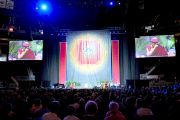 Его Святейшество Далай-лама во время своего выступления "Притяжение сострадания" в Yum Center. Луисвилль, штат Кентукки, США. 19 мая 2013 г. Фото: Сонам Зоксанг