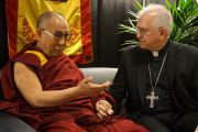 Его Святейшество Далай-лама и архиепископ Джозеф Куртц. Луисвилль, штат Кентукки, США. 20 мая 2013 г. Фото: Джереми Рассел (офис ЕСДЛ)