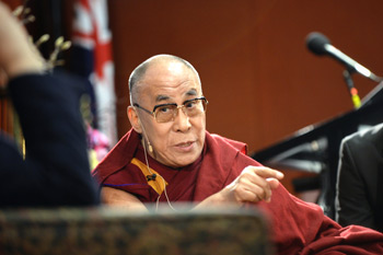 Далай-лама принял участие в беседе “Этика для всего мира” в Сиднее и прочел лекцию о сострадании в Мельбурне