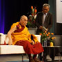 В последний день пребывания в Австралии Далай-лама даровал учение о Четырех благородных истинах и прочел лекцию “Этика в общем для всех мире” в Дарвине