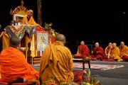 Его Святейшество Далай-лама во время учений по Четырем благородным истинам на стадионе “CBS Canterbury”. Крайстчерч, Новая Зеландия. 9 июня 2013 г. Фото: Джереми Рассел (офис ЕСДЛ)