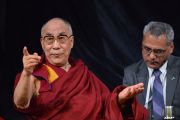 Его Святейшество Далай-лама во время сессии вопросов и ответов на встрече со студентами и сотрудниками университета Сиднея, Австралия. 13 июня 2013 г. Фото: Rusty Stewart/DLIA 2013