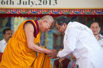 Тысячи людей собрались в Билакуппе, чтобы отпраздновать семьдесят восьмой день рождения Его Святейшества Далай-ламы