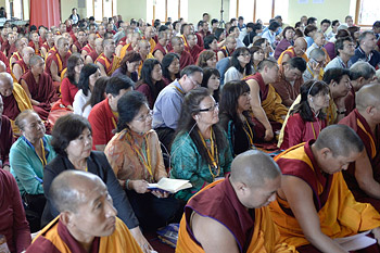 Его Святейшество Далай-лама начал даровать учения в Хунсуре