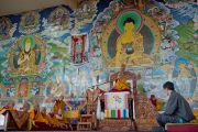 Его Святейшество Далай-лама дарует учения в монастыре Сера Чже. Билакуппе, Карнатака, Индия. 6 июля 2013 г. Фото: Тензин Чойджор (офис ЕСДЛ)