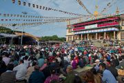 Тысячи человек собрались на празднование дня рождения Его Святейшества Далай-ламы в монастыре Сера Чже. Билакуппе, Карнатака, Индия. 6 июля 2013 г. Фото: Тензин Чойджор (офис ЕСДЛ)